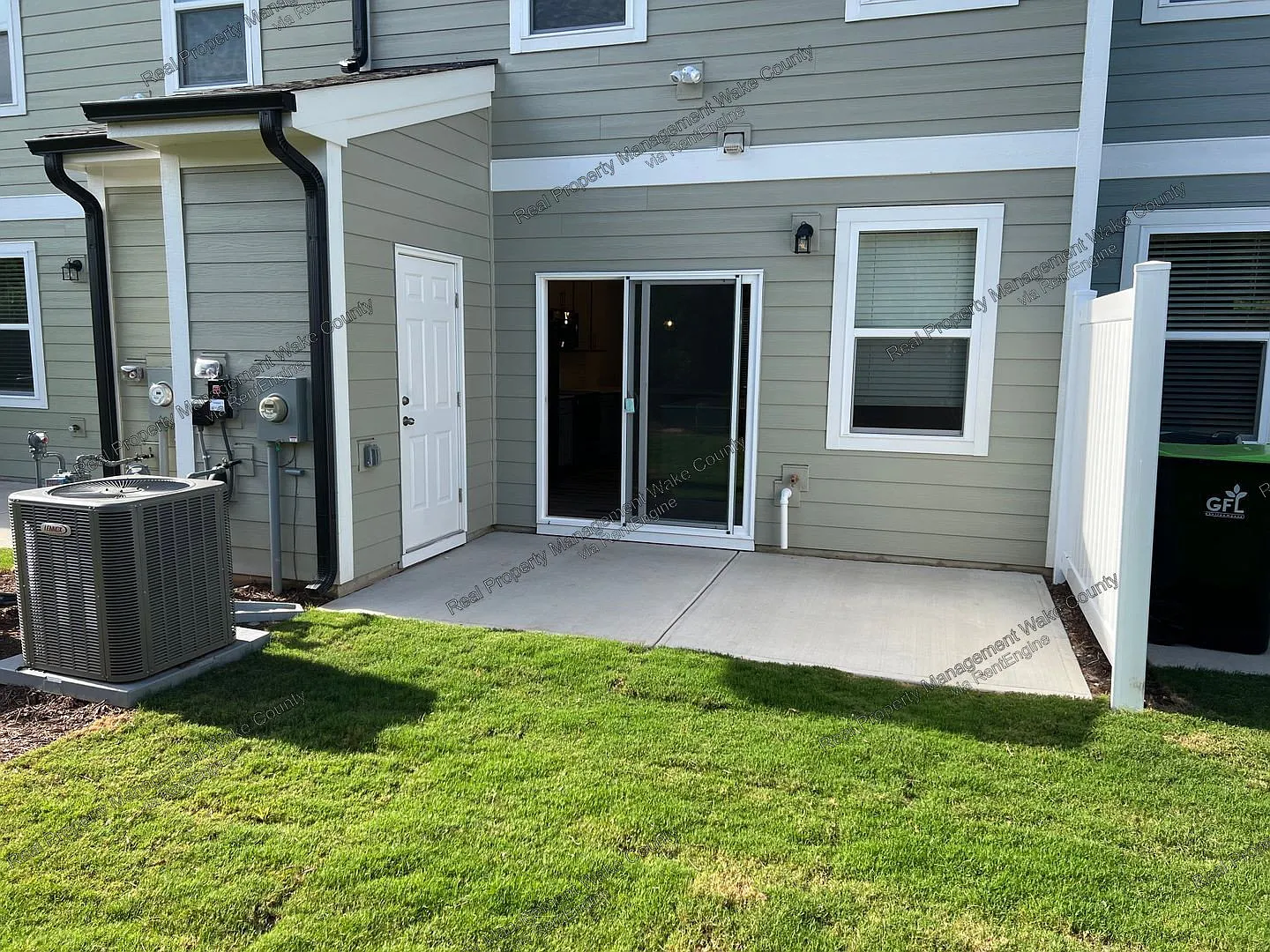 3 bed, 3.5 bath, 1850 sqft, $2,050 — Photo 2