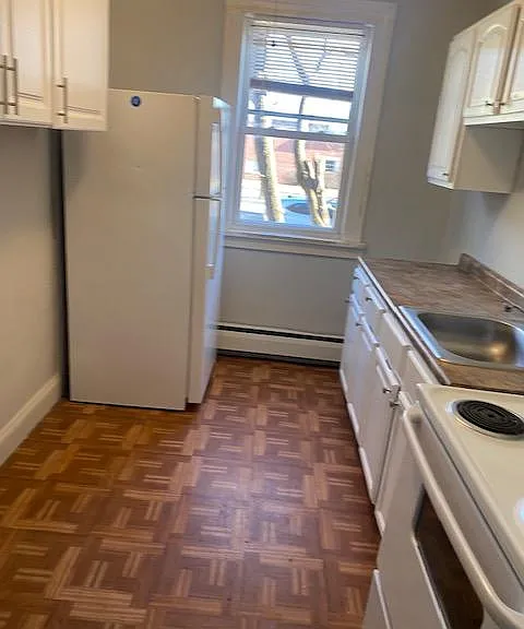 658 Farmington Ave #102 — Photo 2