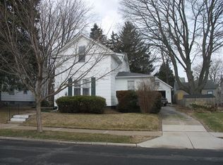 718 N 6th St, Manitowoc, WI 54220