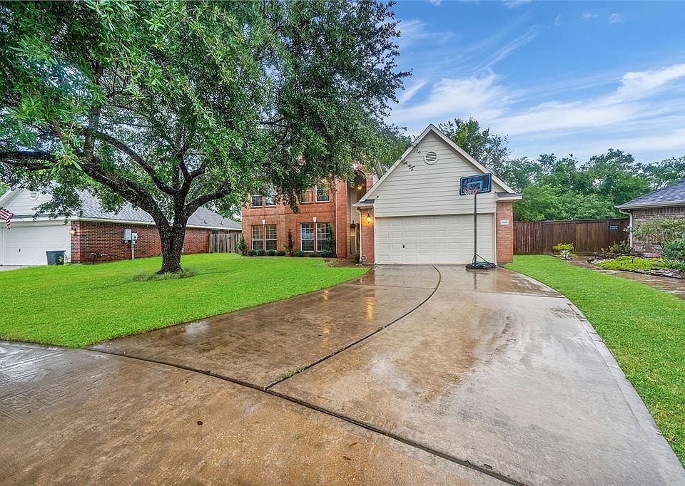 1st image of 816 Courtside Dr E