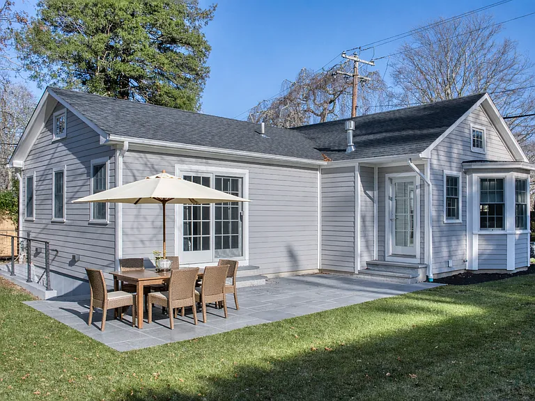 130 Village Ln — Photo 14
