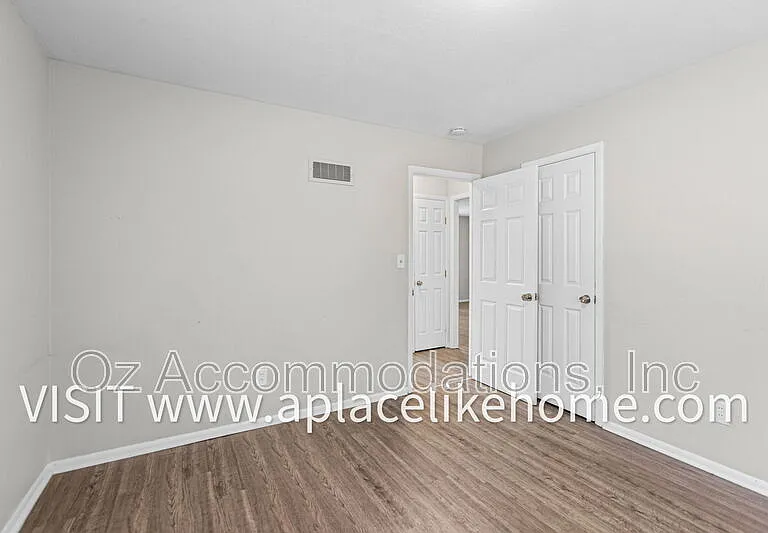 3607 W 47th St — Photo 12