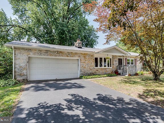 2nd image of 12 Heather Ln