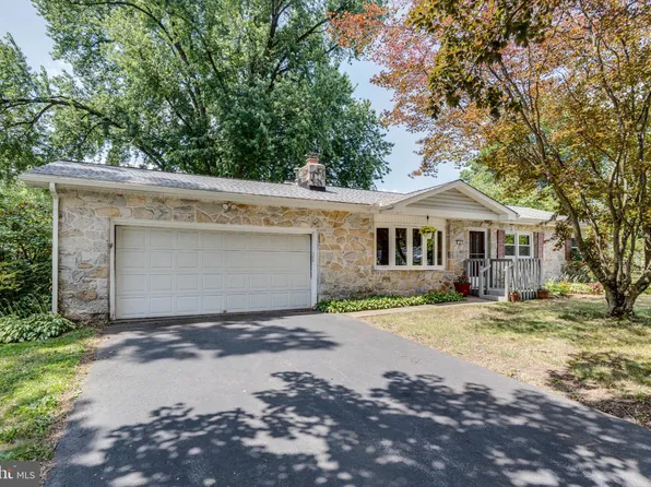 12 Heather Ln, Douglassville, PA 19518