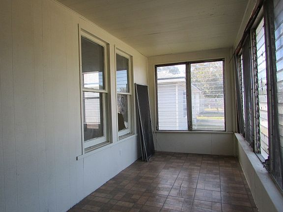 3rd image of 1148 E 17th St
