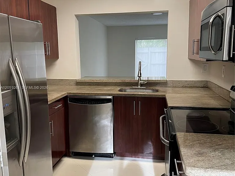 9441 Palm Cir N #0 — Photo 2