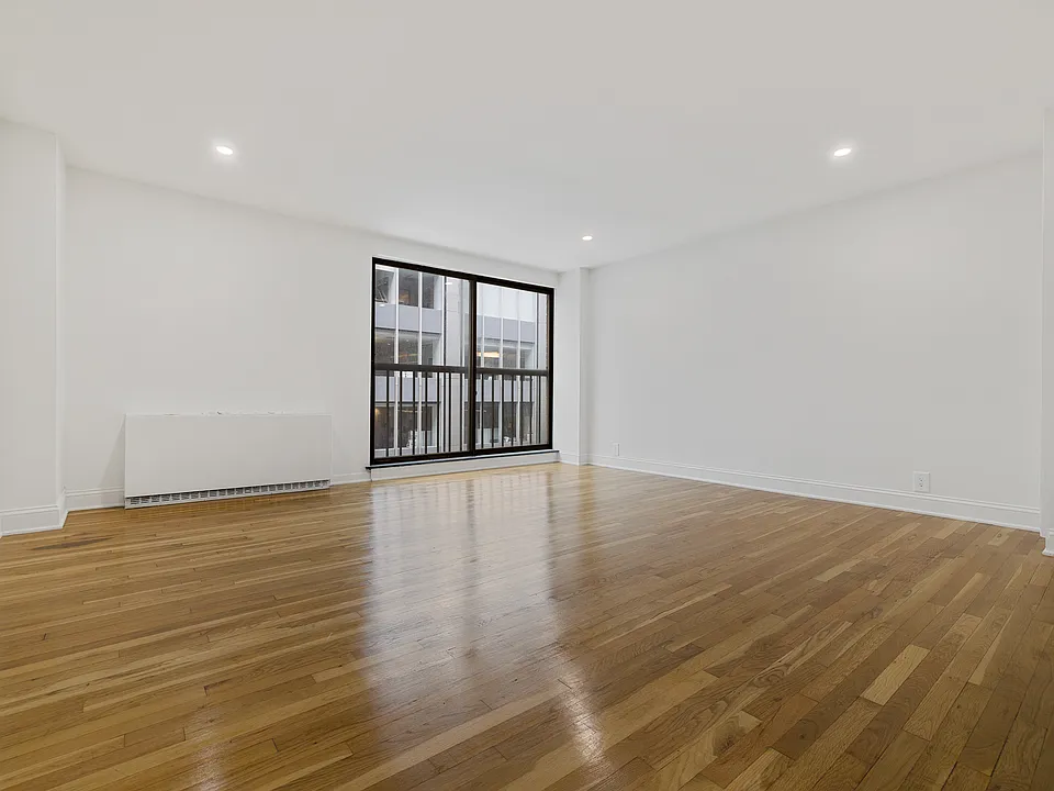 123 E 54th St #9G