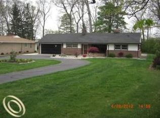 23951 Berg Rd, Southfield, MI 48033