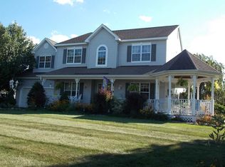 1 Raven Ct, Rexford, NY 12148