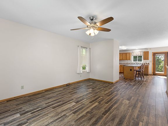 3rd image of 904 NE Otter Ridge Cir