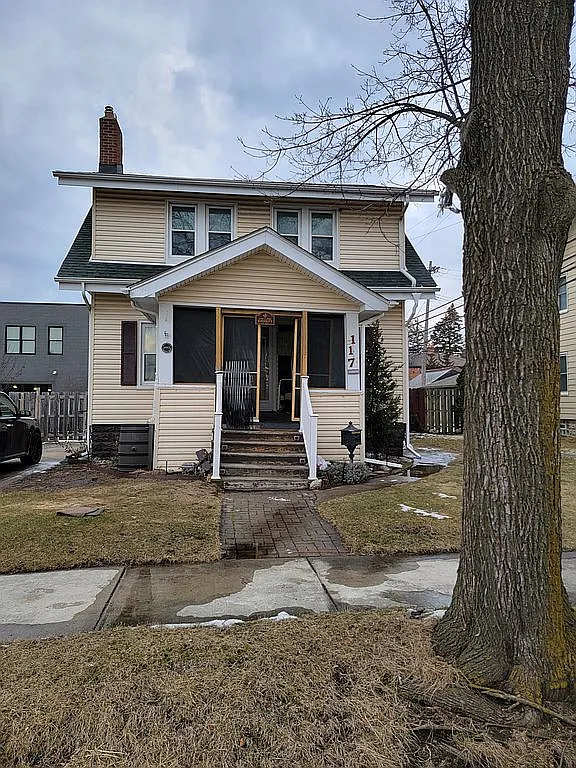 117 Hawthorn Ave photo 1