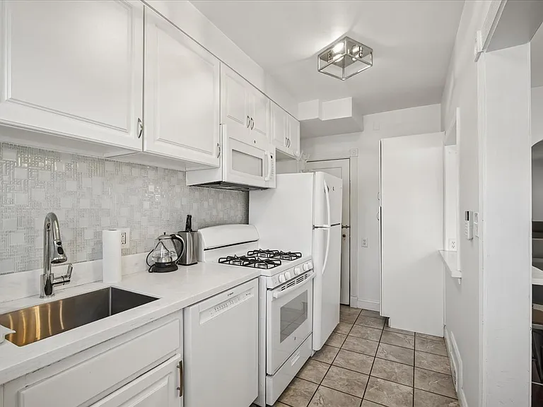 4621 12th St NE — Photo 15