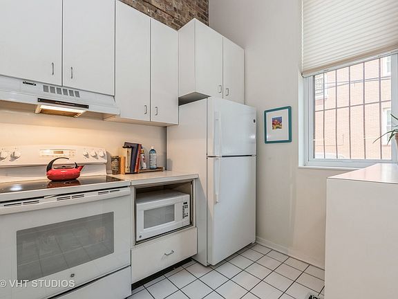 5th image of 1808 N Bissell St APT 1A