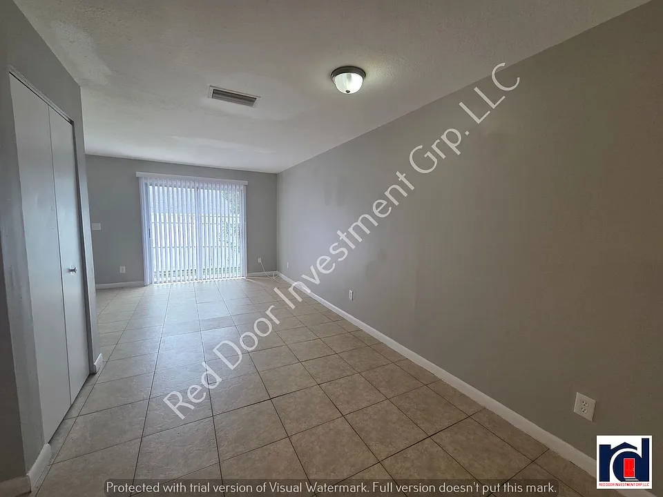 1870 SE 40th Street Rd #C