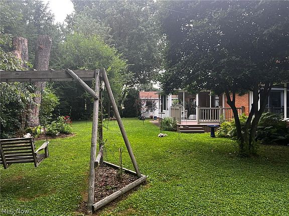 3rd image of 1951 Meadow Ln