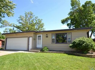 409 E 40th St, Sioux Falls, SD 57105
