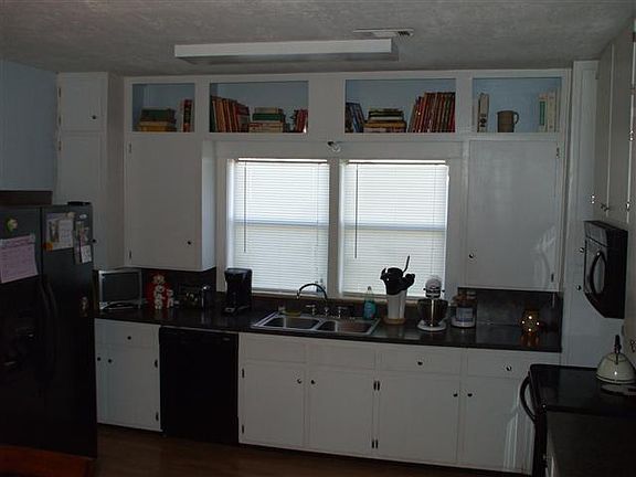 2nd image of 112 3rd Ave