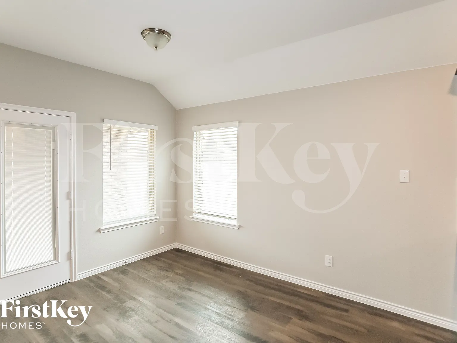 4 bed, 2.0 bath, 2003 sqft, $2,360 — Photo 4