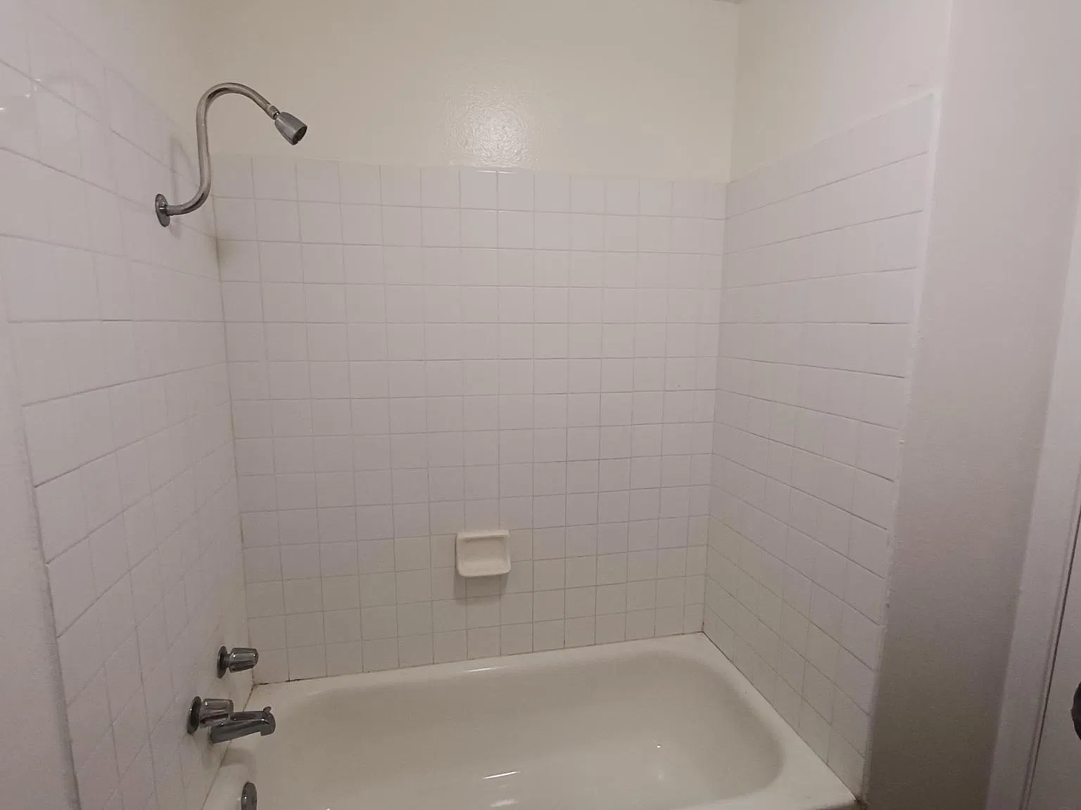 2605 Chester Dr — Photo 2