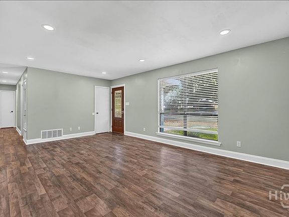 4th image of 37 Beaver Run Dr