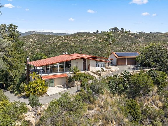2nd image of 39435 De Luz Rd