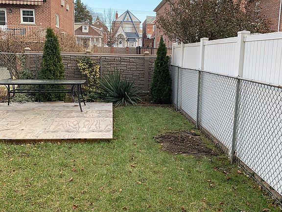 2nd image of 2418 Seymour Ave