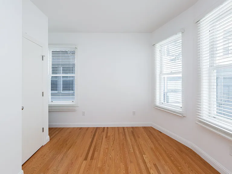 634 Powell — Photo 14