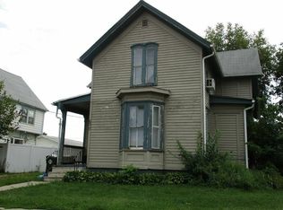 827 W 3rd St, Waterloo, IA 50701