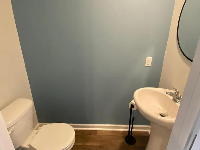 135 E Sunrise Ln — Photo 8