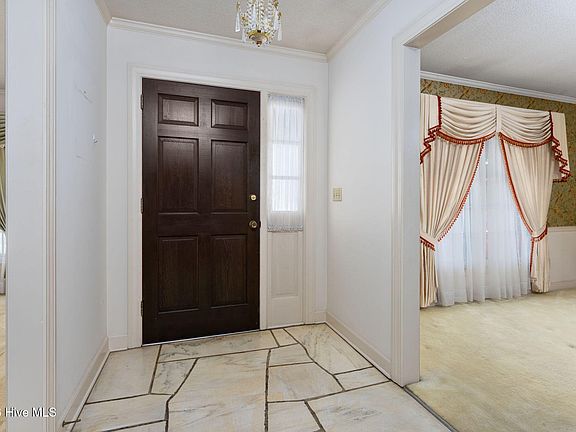 5th image of 913 Robert E Lee Drive