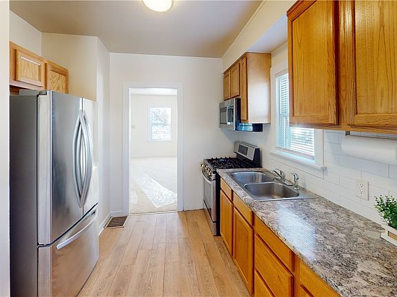4th image of 945 Minota Ave