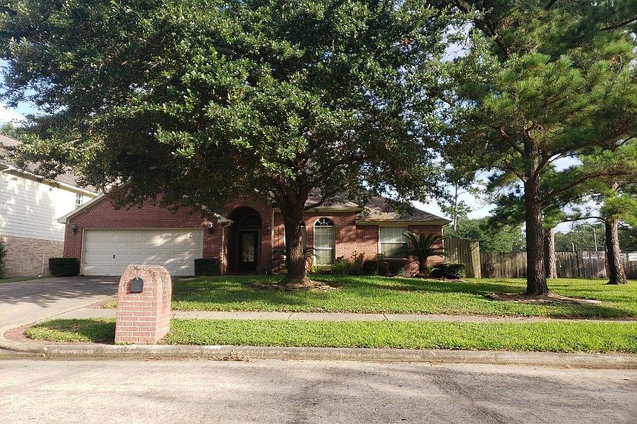 1st image of 15947 Hermitage Oaks Dr