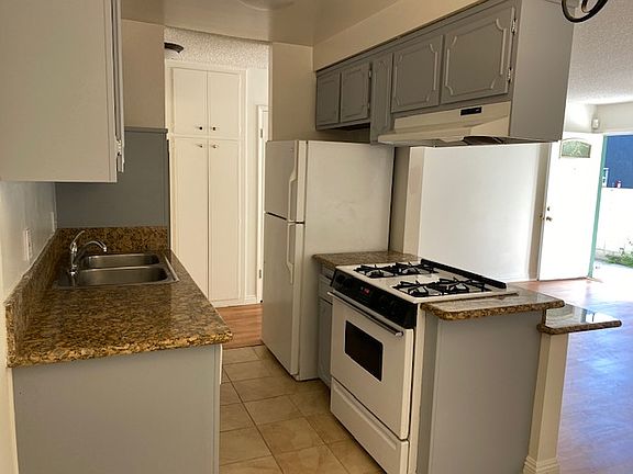 3rd image of 12731 Mitchell Ave APT 4