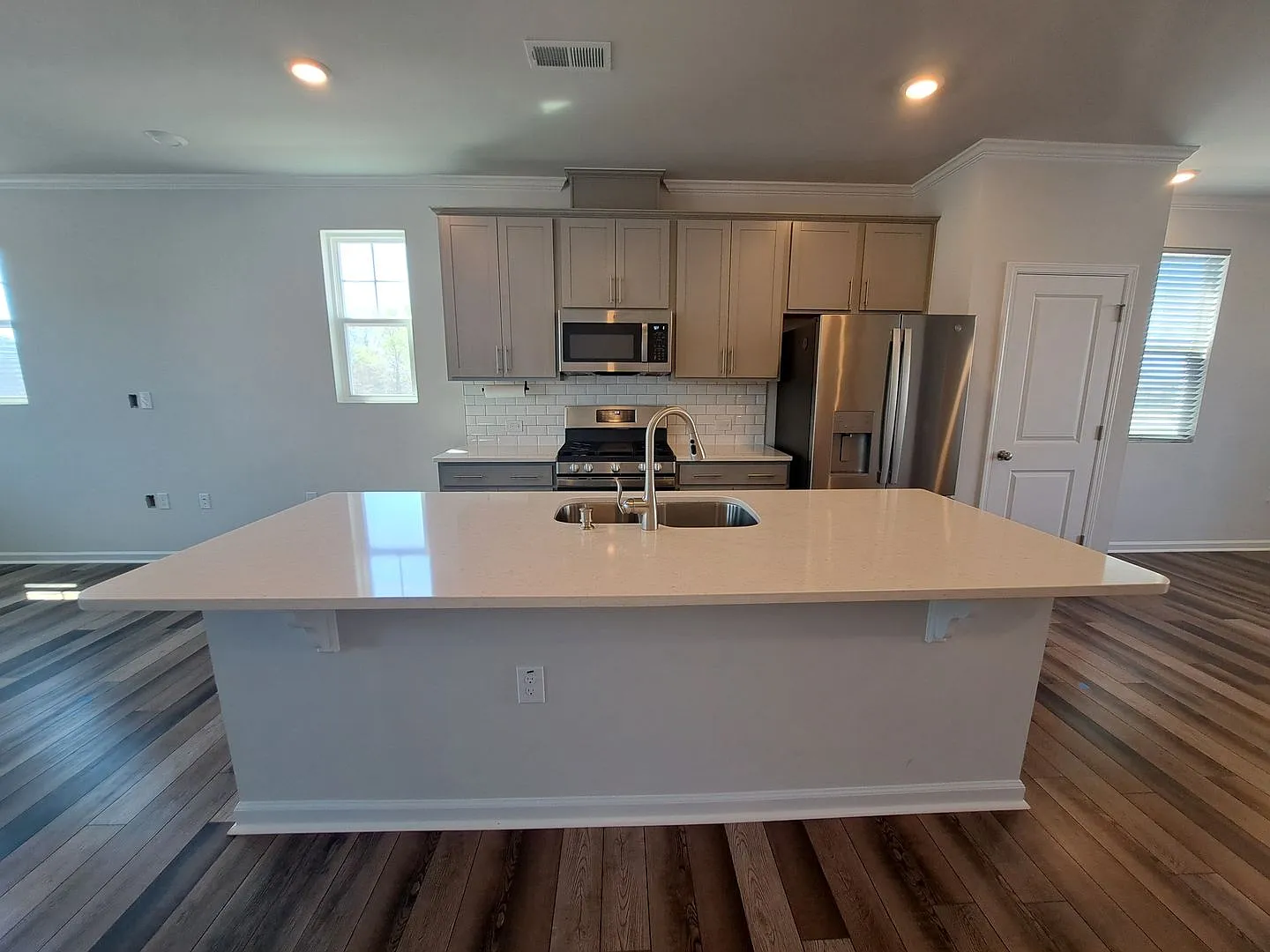 Ready to rent! End-Unit townhome in Olde Towne Subdivision! 3 Stories with a 1 car garage — Photo 4