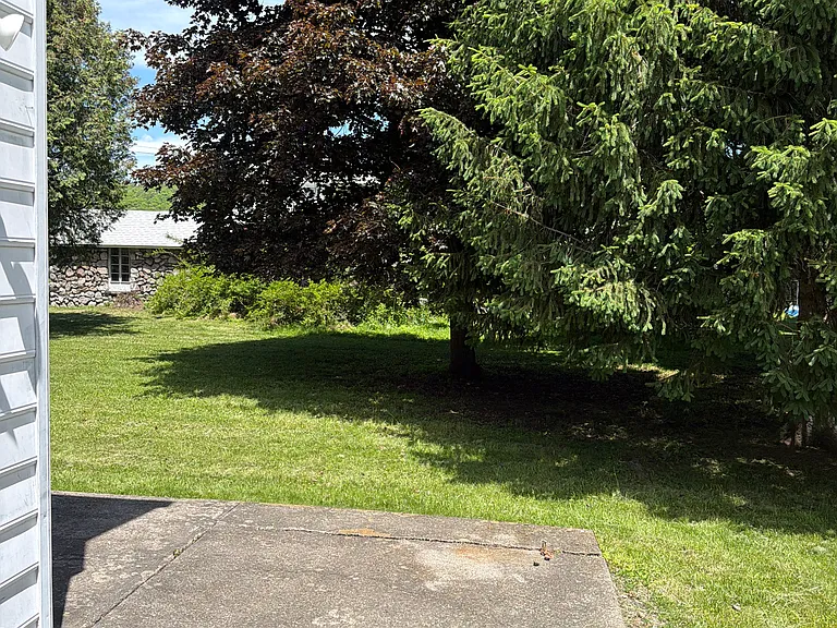 8 Avenue A — Photo 12