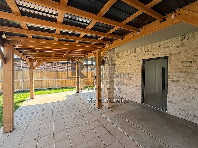 2109 Freedom Dr — Photo 16