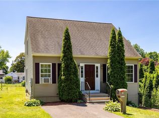 33 Woodlawn Ave, Enfield, CT 06082