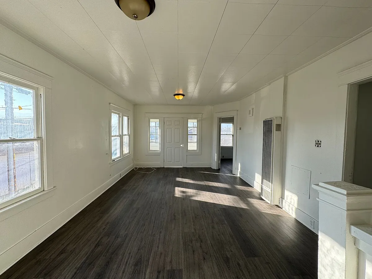 Building Photo - 319 E San Emidio St