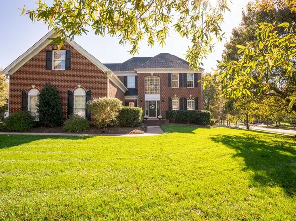 9702 Welbury Ct, Raleigh, NC 27617