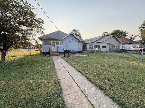 602 N Main St, Blackwell, OK 74631