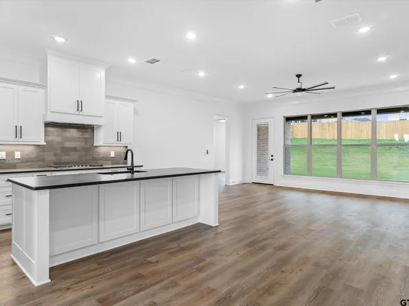 388 Mac Cir, Bullard, TX 75757