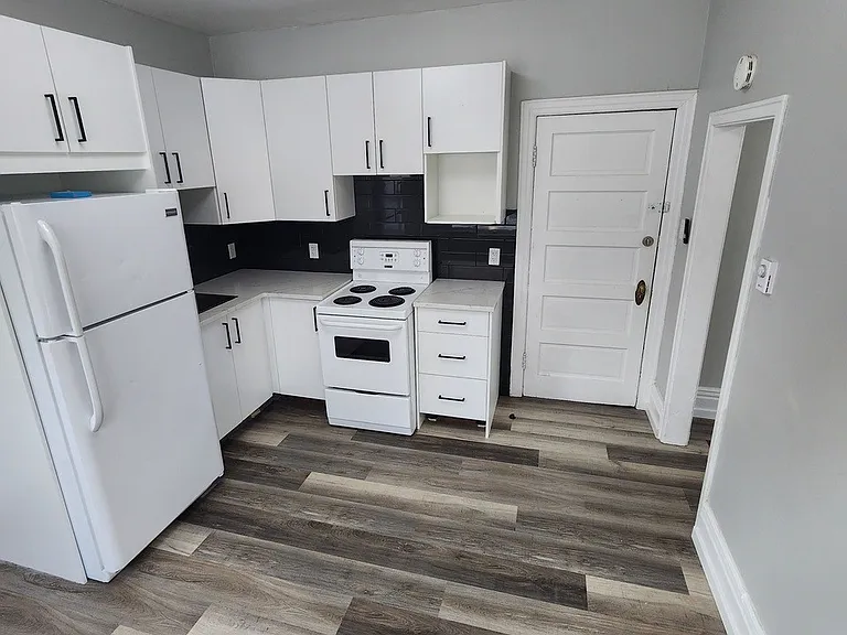 192 Canora St — Photo 3