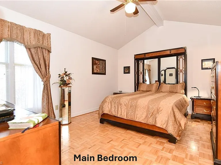 MAIN BEDROOM