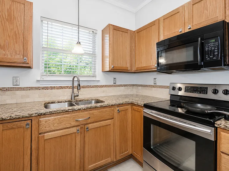 17819 Delmas Dr — Photo 24