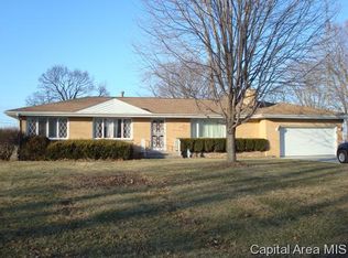 37 Horseshoe Dr, Springfield, IL 62702