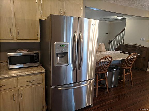 3rd image of 8350 Devils Den Ln