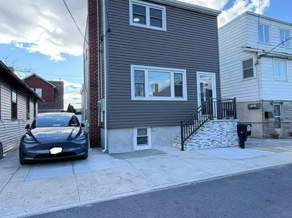 30 Seafoam St, Staten Island, NY 10306