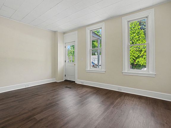 5th image of 153 Cedar St