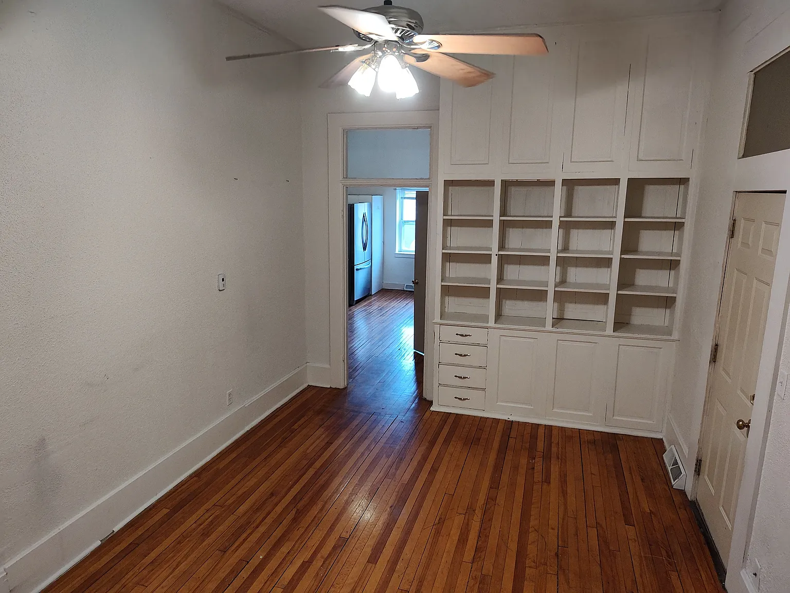 1 bed, 1.0 bath, 639 sqft, $900 — Photo 2