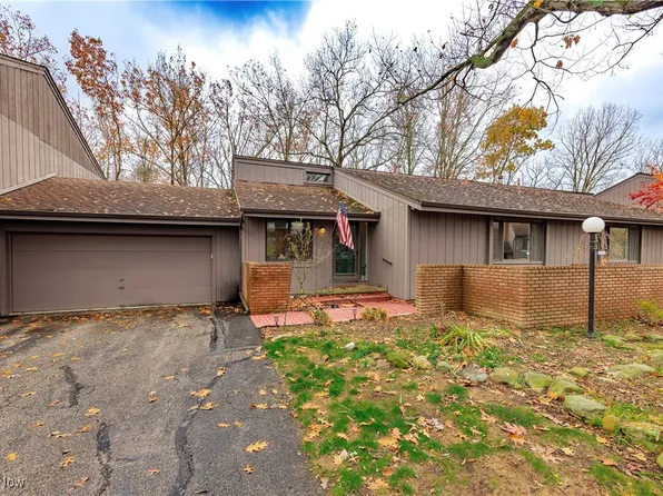 1074 Canyon View Rd #903, Northfield, OH 44067